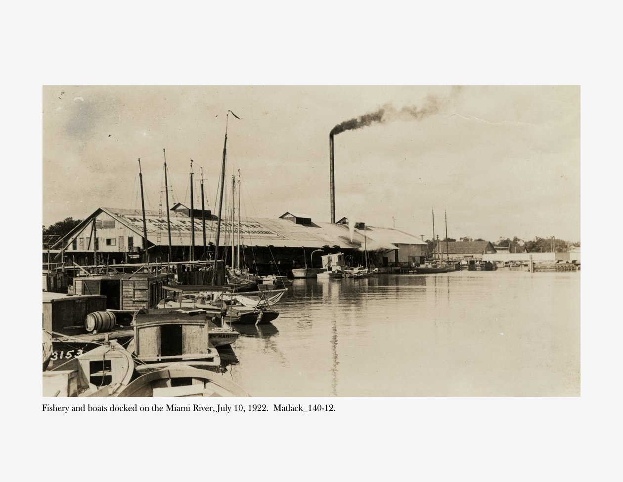 Kalastus ja veneet telakoituivat Miami-joelle 10. heinäkuuta 1922 tekijältä Claude C. Matlack
