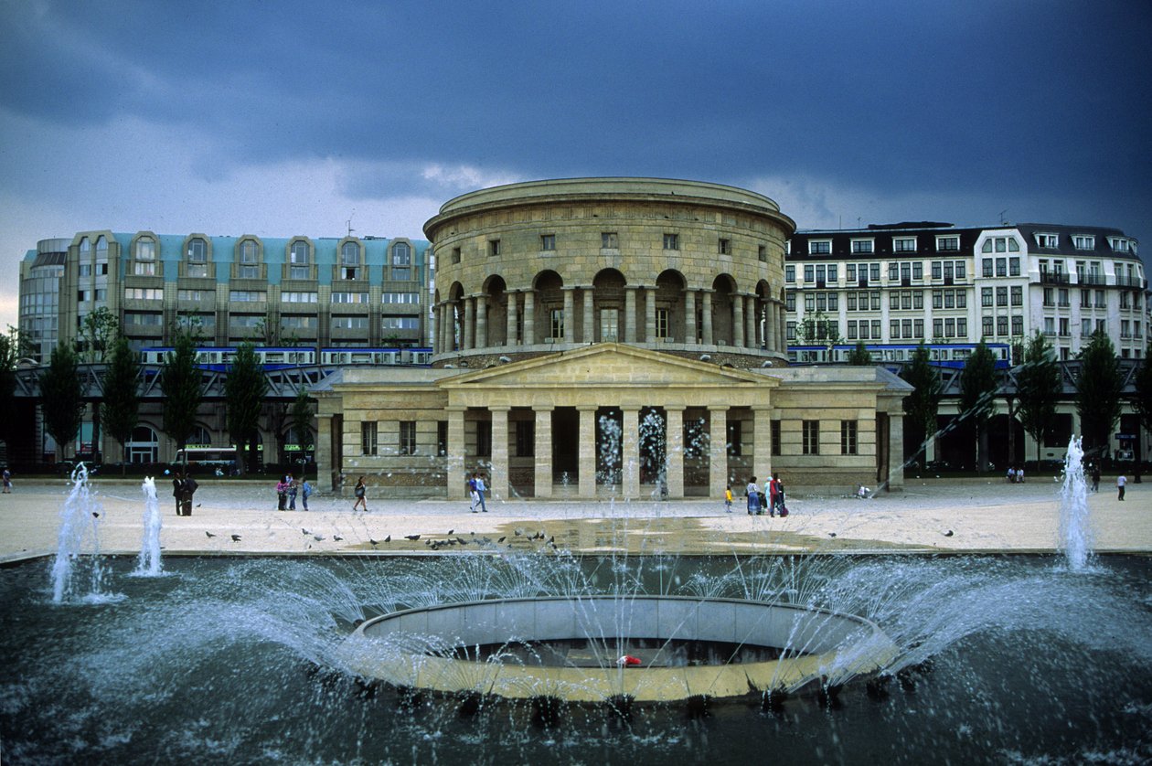 Arkkitehtuuri: näkymä Rotunda de la Villette (Rotunda Ledoux) (1784-1789), jonka on tehnyt arkkitehti Claude Nicolas Ledoux (1736-1806). Pariisi, Place Stalingrad. tekijältä Claude Nicolas Ledoux