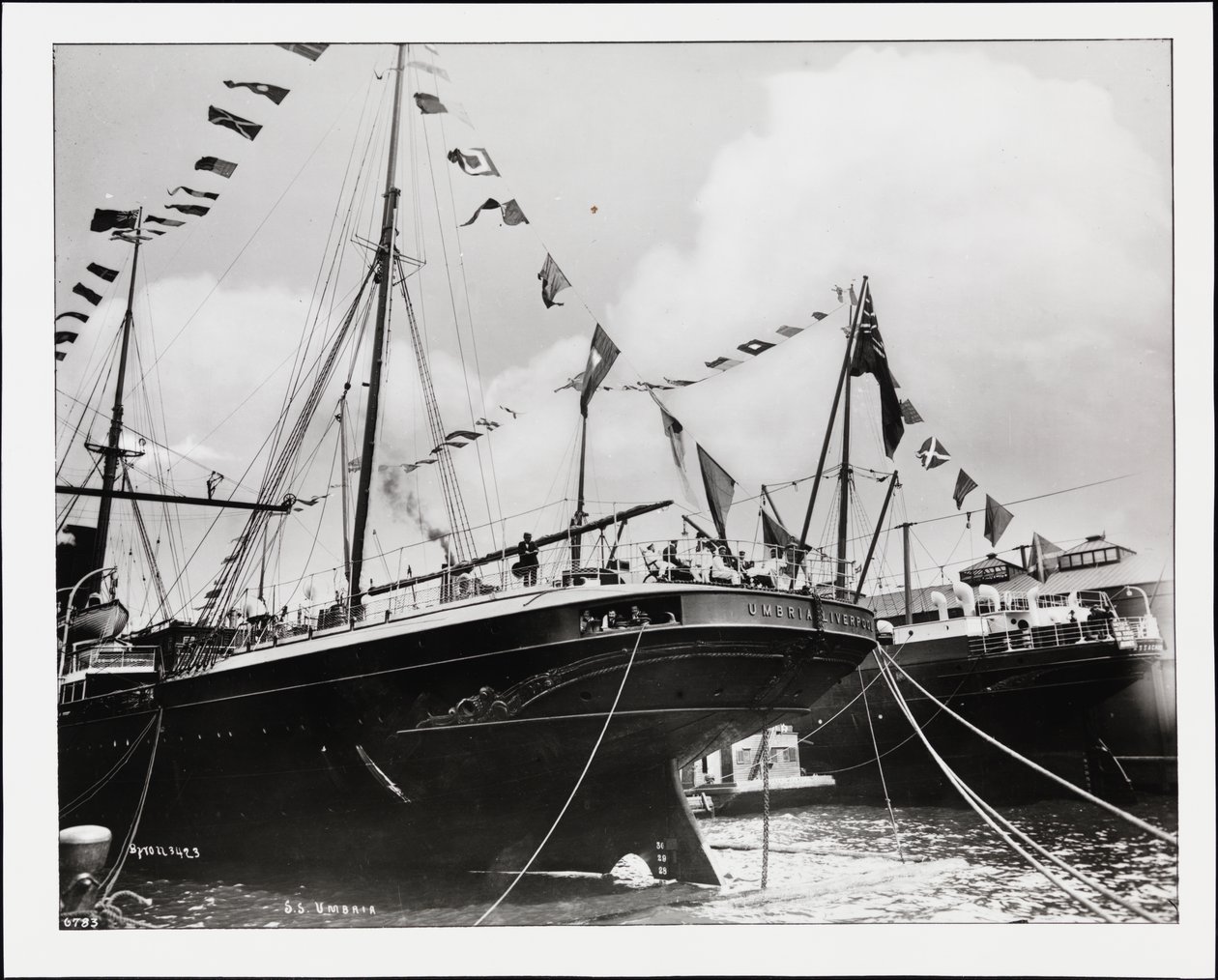 S.S. "Umbrian" perä telakassa, n. 1900 (b/w valokuva) tekijältä Company Byron