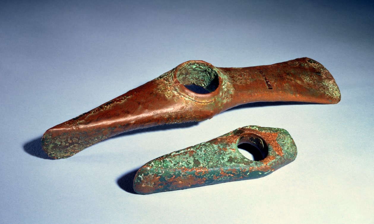 Kirvesveitsi Belgradista; kirvesvasara Tšekkoslovakiasta, kuparikausi (kupari). tekijältä Copper Age