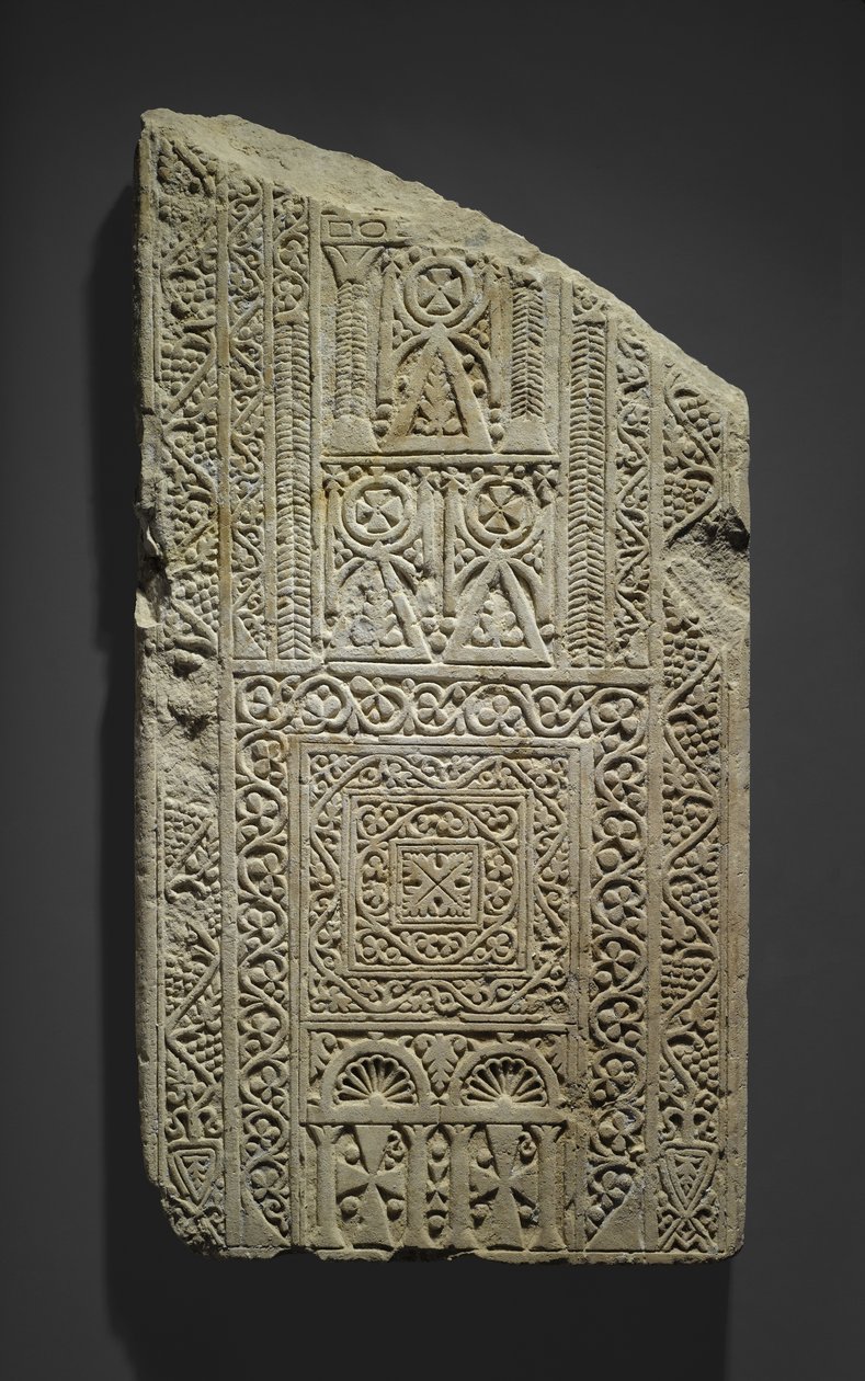 Fragmentaalinen stela, mahdollisesti löydetty Esnasta, 7.-8. vuosisadalla (kalkkikivi, jossa on kipsijälkiä) tekijältä Coptic Coptic