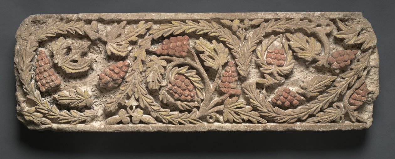 Frieze lehtien ja viinirypäleiden kanssa, 300s-400s (kalkkikivi) tekijältä Coptic Coptic