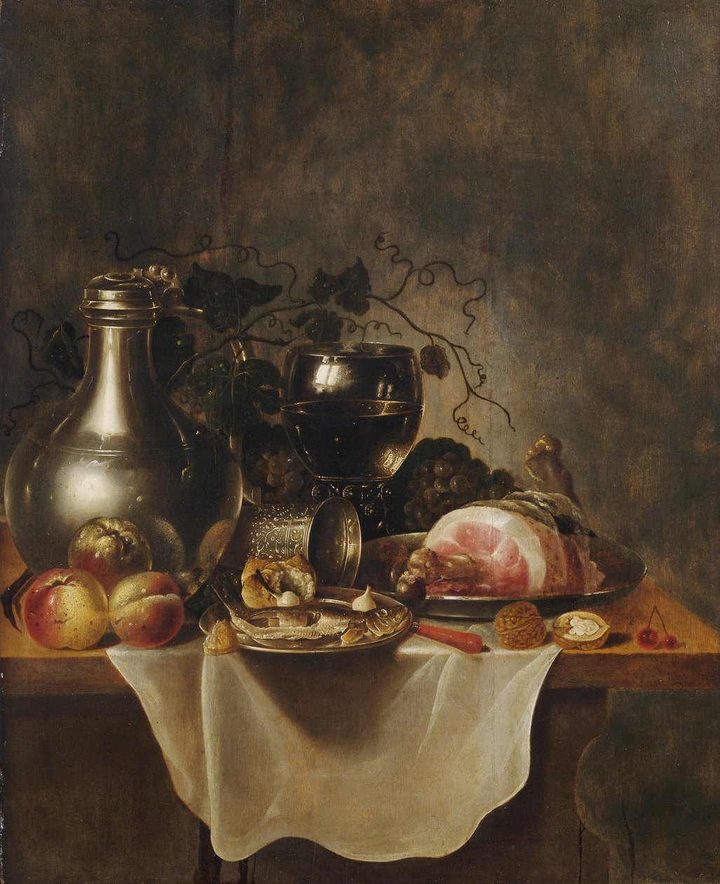 Naturaleza muerta con jarra de peltre, copa roemer y jamón, óleo sobre tabla tekijältä Cornelis Cruys