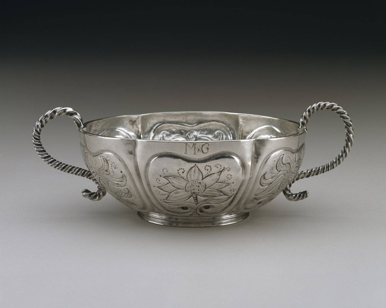 Brandywine kulho, 1696-1731 (hopea) tekijältä Cornelius Kierstede