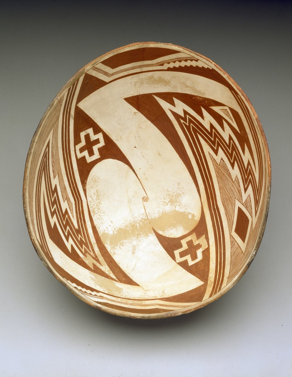 Kulho geometrisella kuviolla, n. 1000-1150 (keraaminen) tekijältä Culture Mimbres