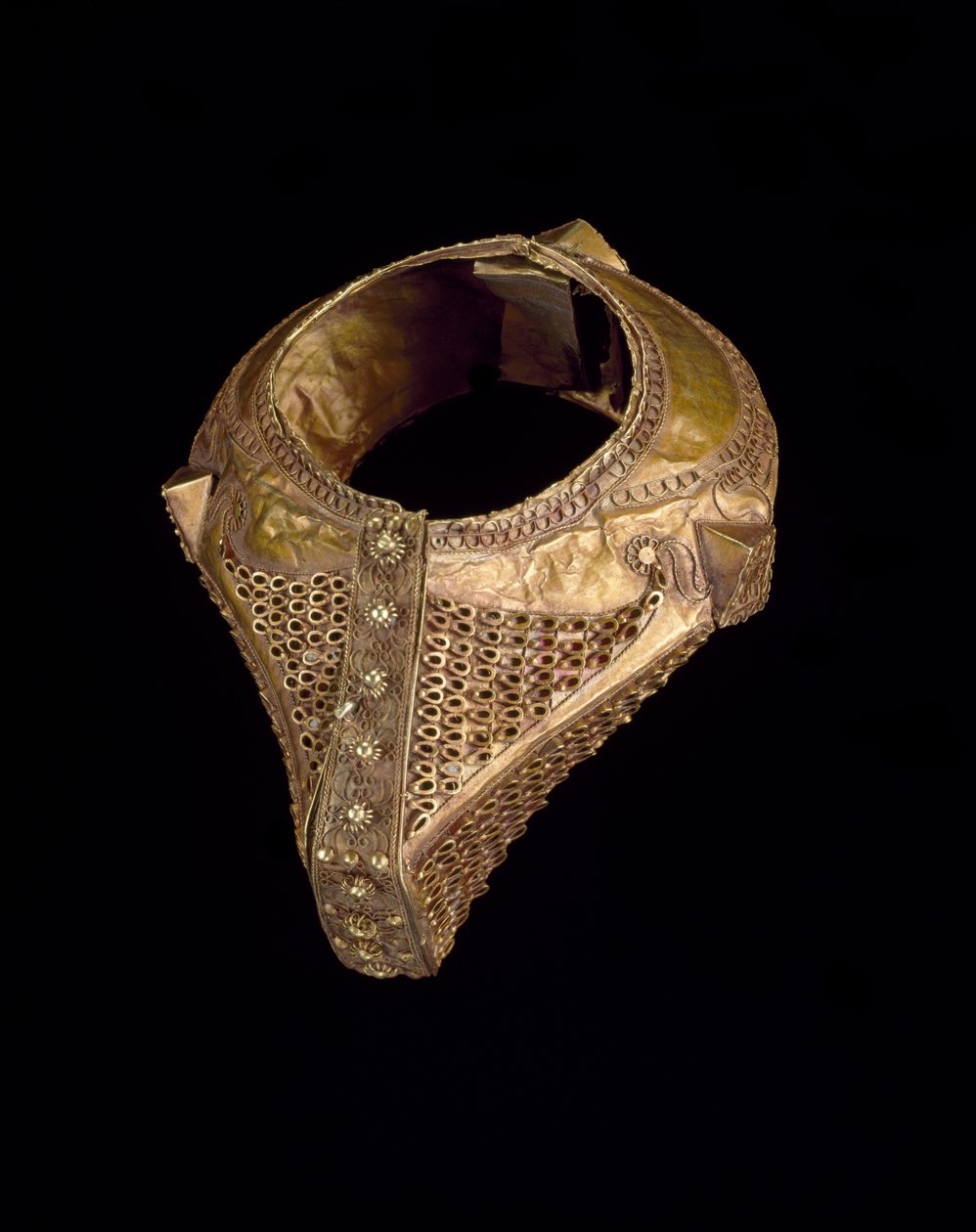 Morsiusrannekoru (gelang gadang podang), 1800-luvun loppu - 1900-luvun alku (vasarattu kulta filigraanilla ja rakeilla) tekijältä Culture Minangkabau