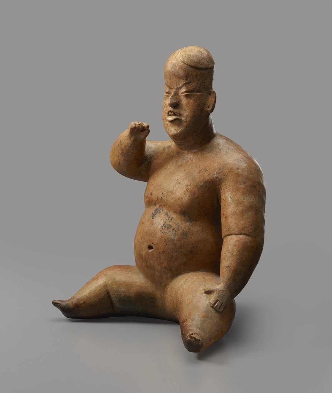 Istuva figuuri (keramiikka, jossa lippa) tekijältä Culture Olmec