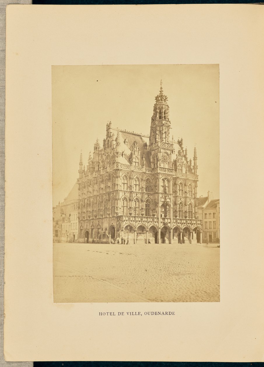 Hotel de ville, Oudenarde tekijältä Cundall and Fleming