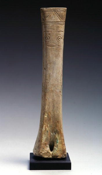 Veistetty hahmo, varhainen pronssikausi, 2700-1900 eKr. (luu) tekijältä Cypriot Cypriot