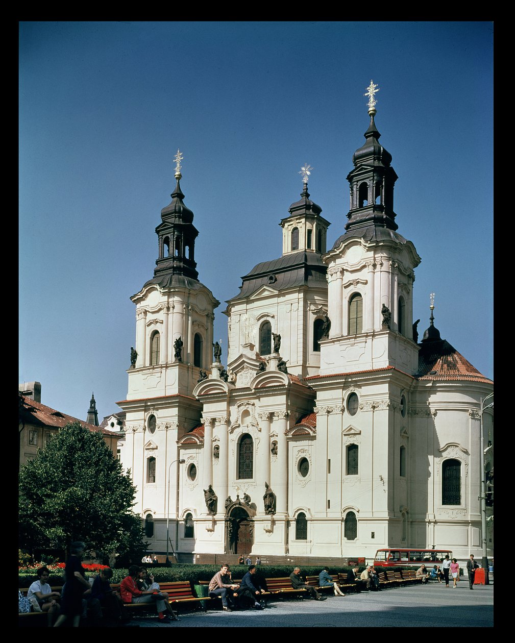 Pyhän Nikolauksen kirkko, rakennettu 1703-61. tekijältä Czech School