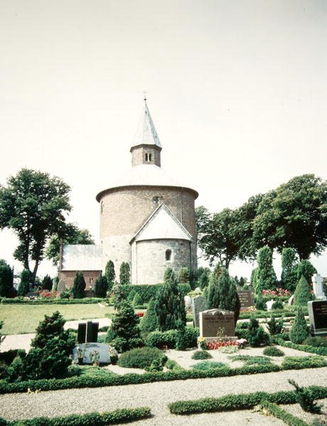 Bjerneden kirkko, rakennettu 1125-75 tekijältä Danish School