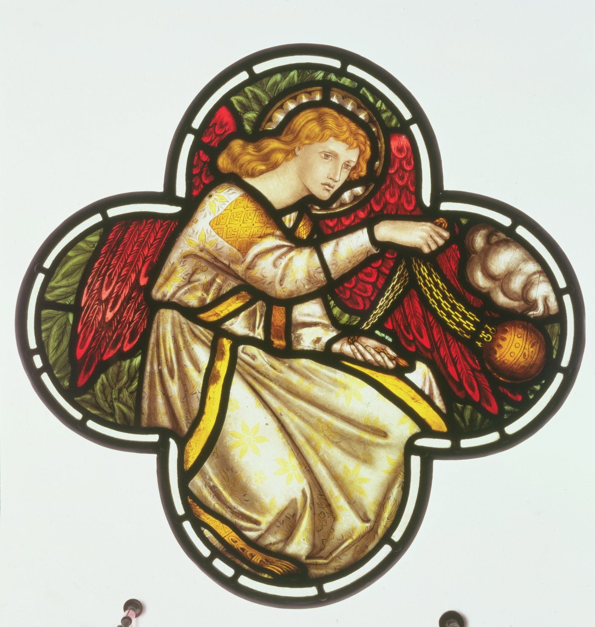 Ikkuna enkelistä, joka heiluttaa suitsutusastiaa, William Morrisin tehtaalla, 1870 (lasimaalaus) tekijältä Dante Gabriel and Burne Jones, Edward Rossetti