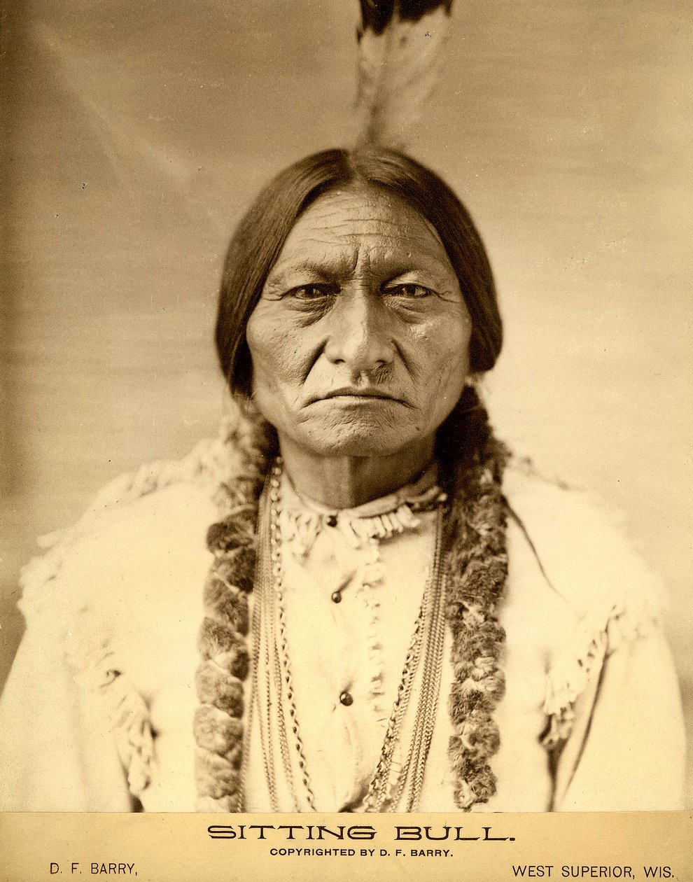 Istuva härkä (1834-1890) Amerikkalainen Dakota Sioux -intiaanipäällikkö (intialainen nimi Tatanka Iyotake) valokuva David F. Barry tekijältä David Frances Barry