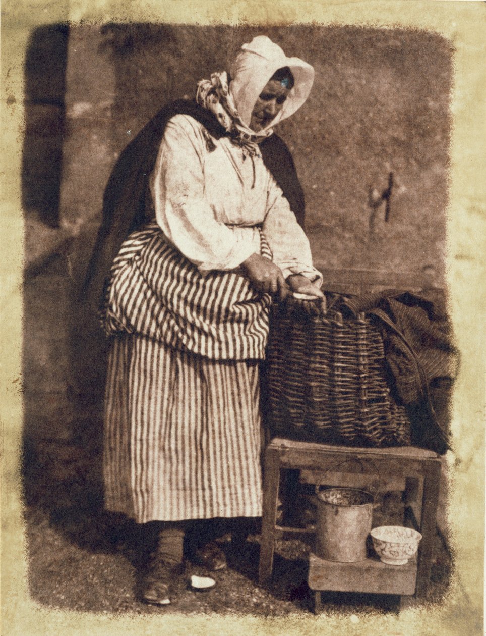 Oyster Woman, 1843-47 (suolapaperiprintti kalotyyppinegatiivista) (katso myös 224278, 224280) tekijältä David Octavius Hill