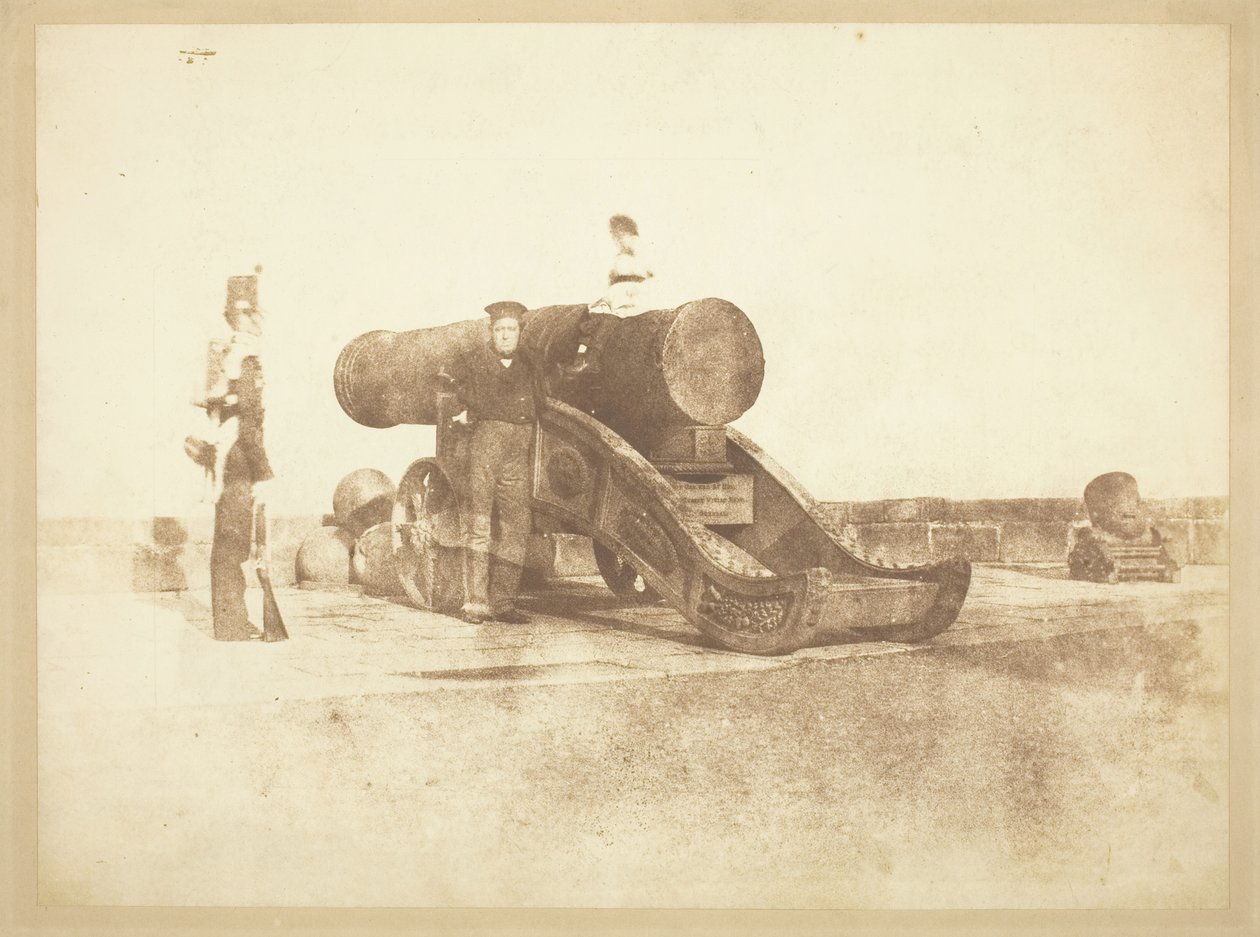 Tykki "Mons Meg" Edinburghin linnassa ja sotamies kuninkaallisten skotlantilaisten 2. pataljoonassa, joka vartioi linnaa vuonna 1846. tekijältä David Octavius Hill