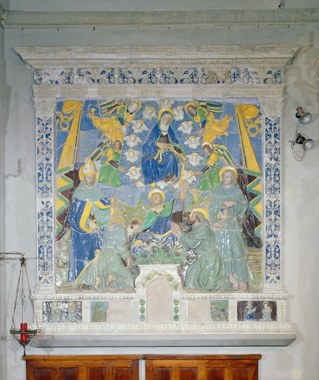 Madonna Girdle, basreliefi, 1400-luku (tinalasitettua saviastiaa). tekijältä Luca Della Robbia