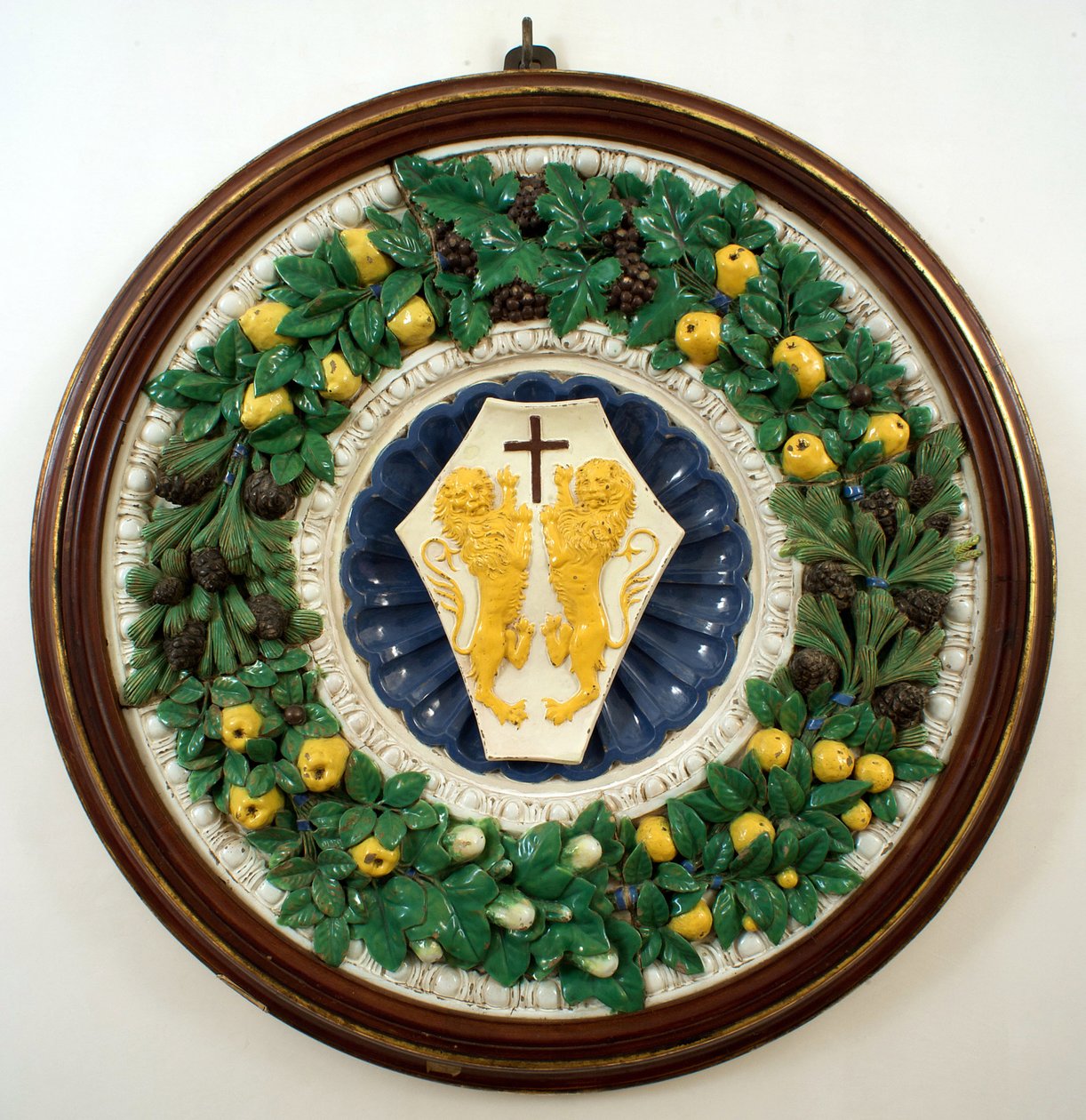 Lotteringhi della Stufan perheen vaakuna tekijältä Della Robbia (workshop of)