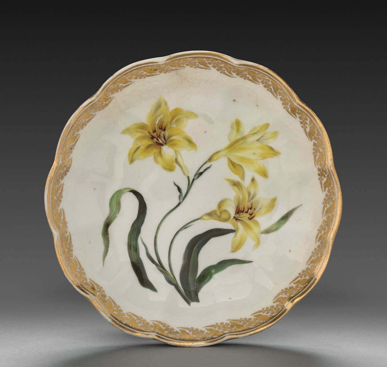 Kulho jälkiruokapalvelusta: Smaller Yellow Lily, n. 1800. tekijältä Derby