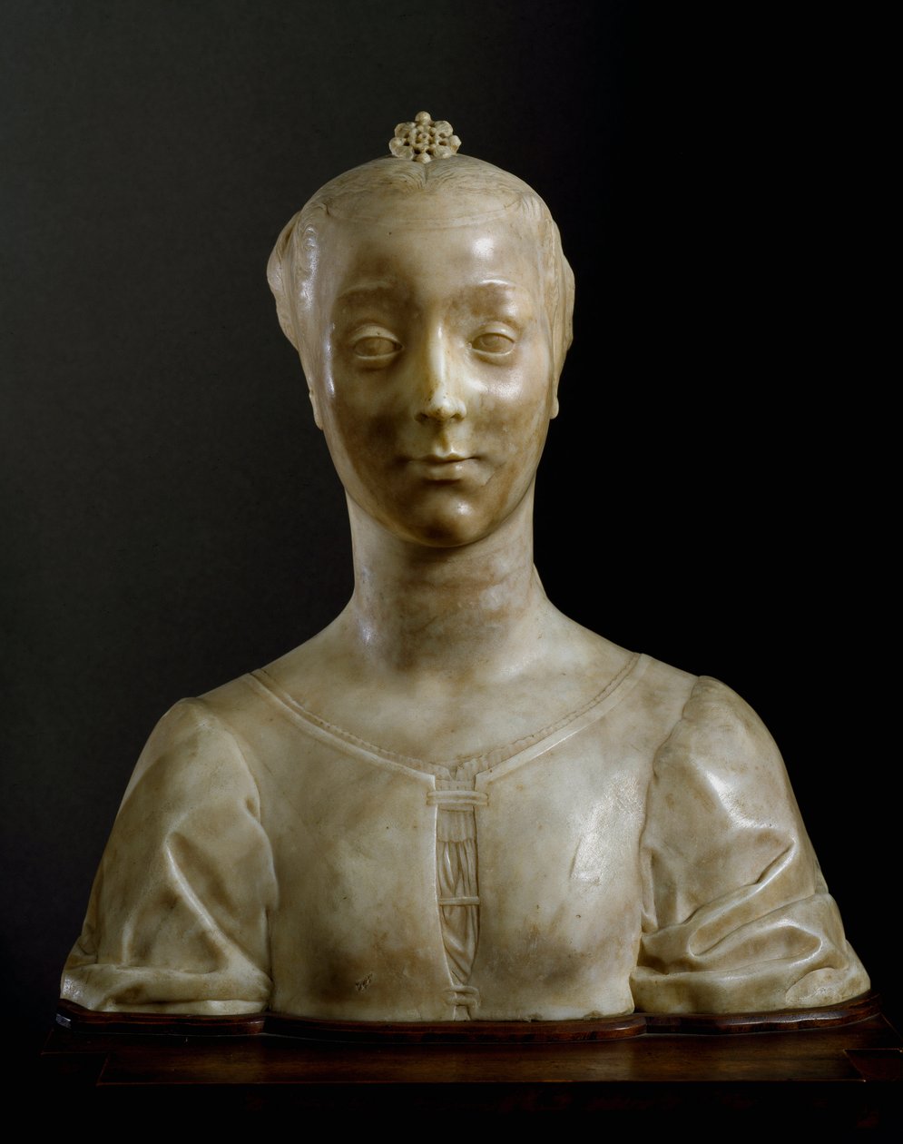 Nuoren naisen rintakuva Marmoriveistos Desiderio da Settignano (n. 1430-1464) Halkaisija 146 cm Firenze, Bargellon kansallismuseo tekijältä Desiderio da Settignano