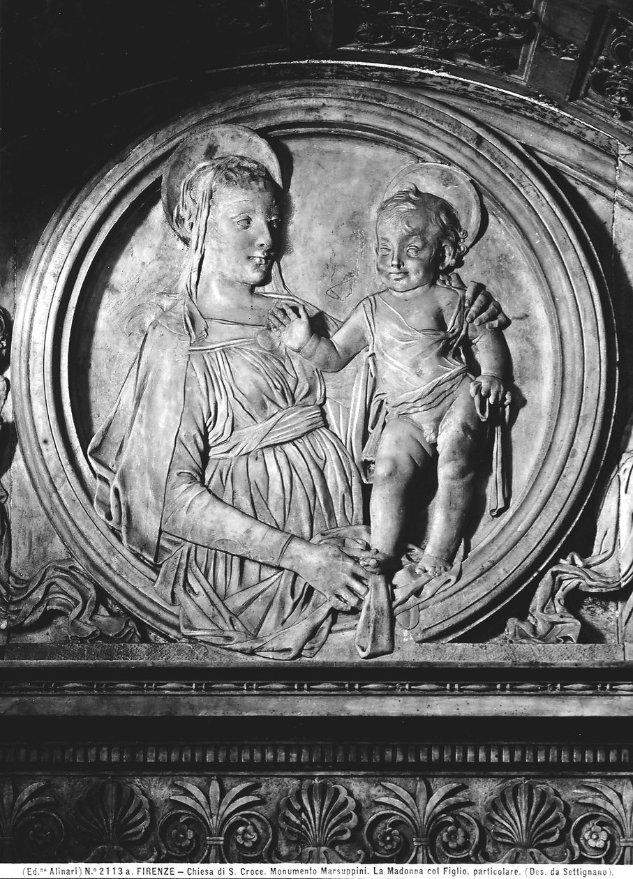 Carlo Marsuppinin muistomerkin Madonna ja lapsi (marmori) tekijältä Desiderio da Settignano