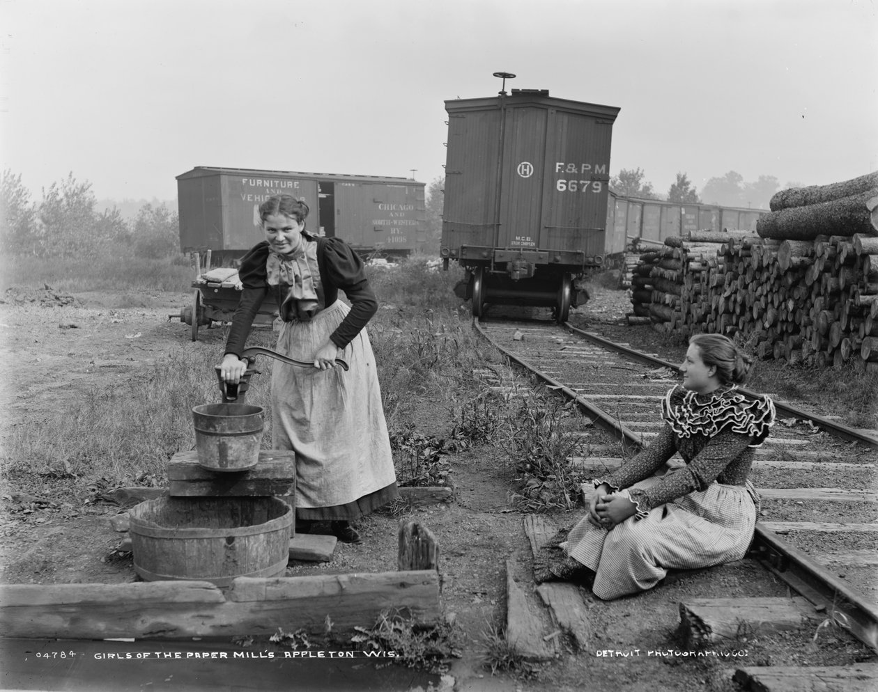 Paperitehtaiden tytöt, Appleton, Wisconsin, n. 1880-1899 tekijältä Detroit Publishing Co.