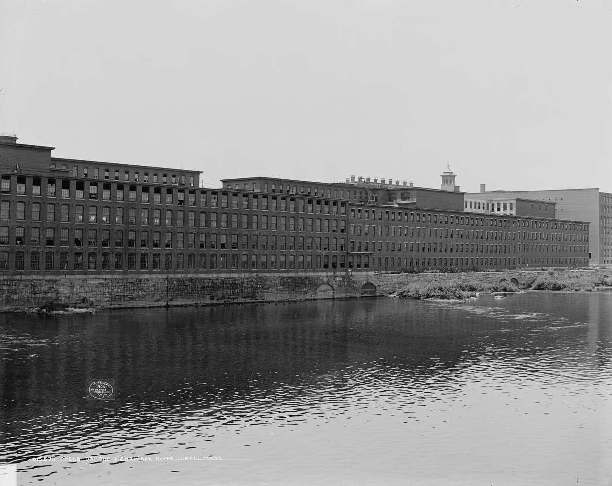 Mills on the Merrimack River, Lowell, Massachusetts, n. 1908 tekijältä Detroit Publishing Co.