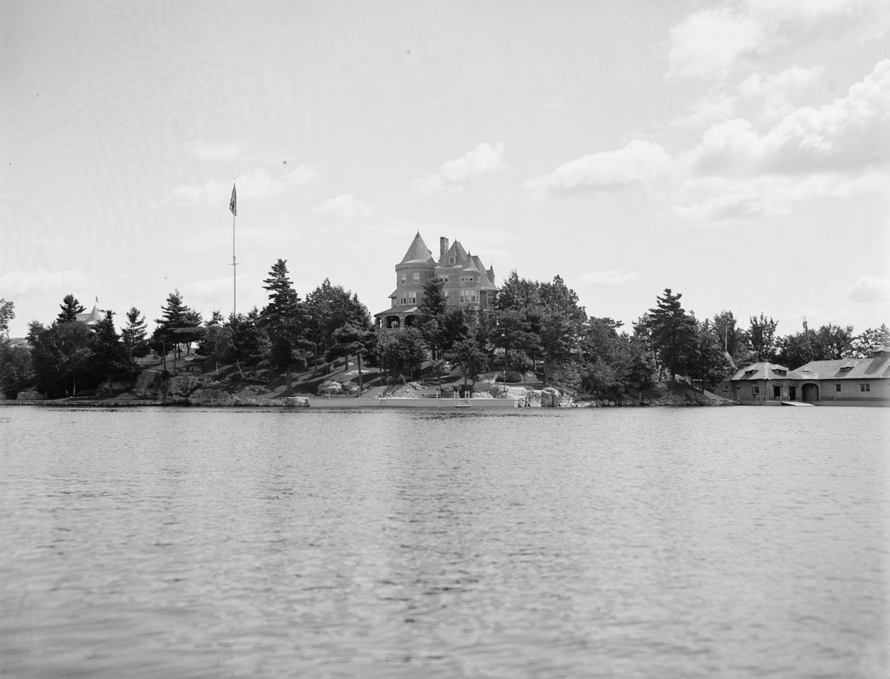 Neh Mahbin, Thousand Islands, N.Y., n. 1900-20 tekijältä Detroit Publishing Co.