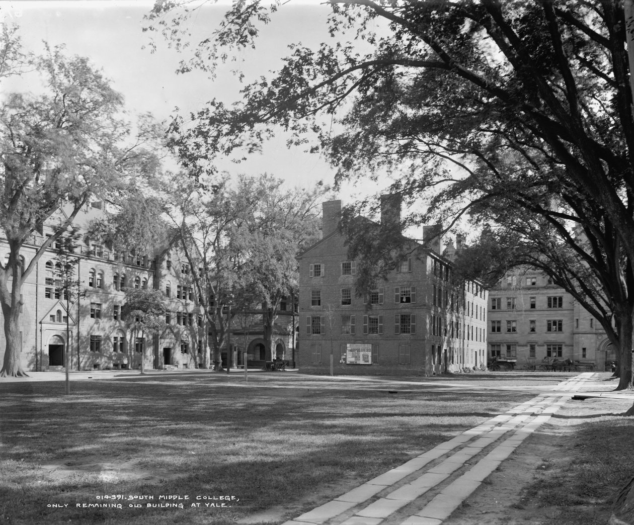 South Middle College, ainoa jäljellä oleva vanha rakennus Yalessa, n. 1900-06 tekijältä Detroit Publishing Co.