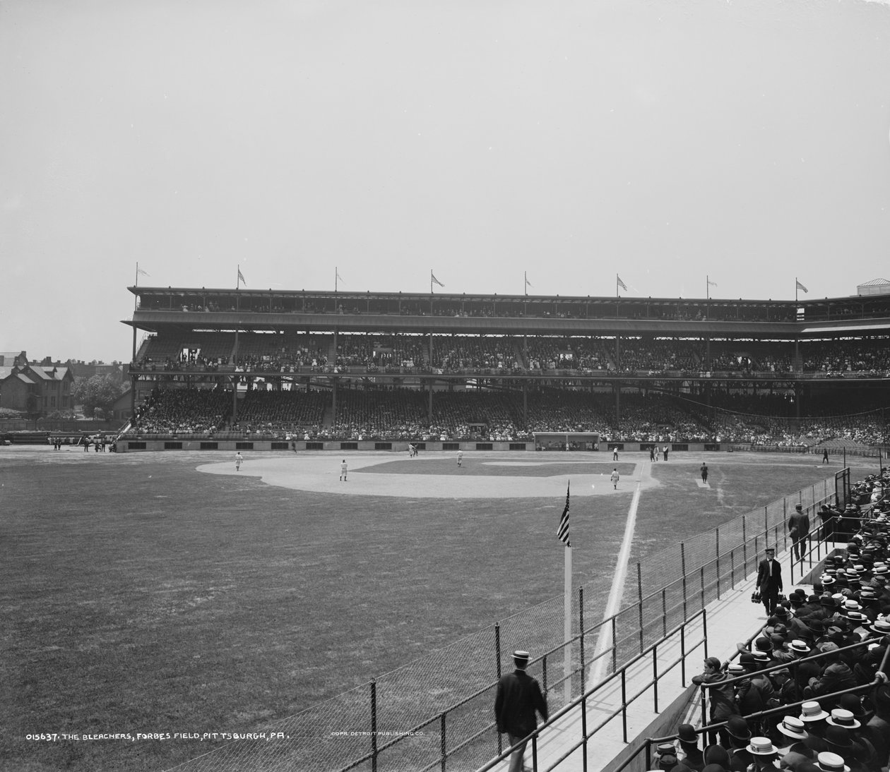 The Bleachers, Forbes Field, Pittsburgh, Pennsylvania, n. 1900-15 tekijältä Detroit Publishing Co.