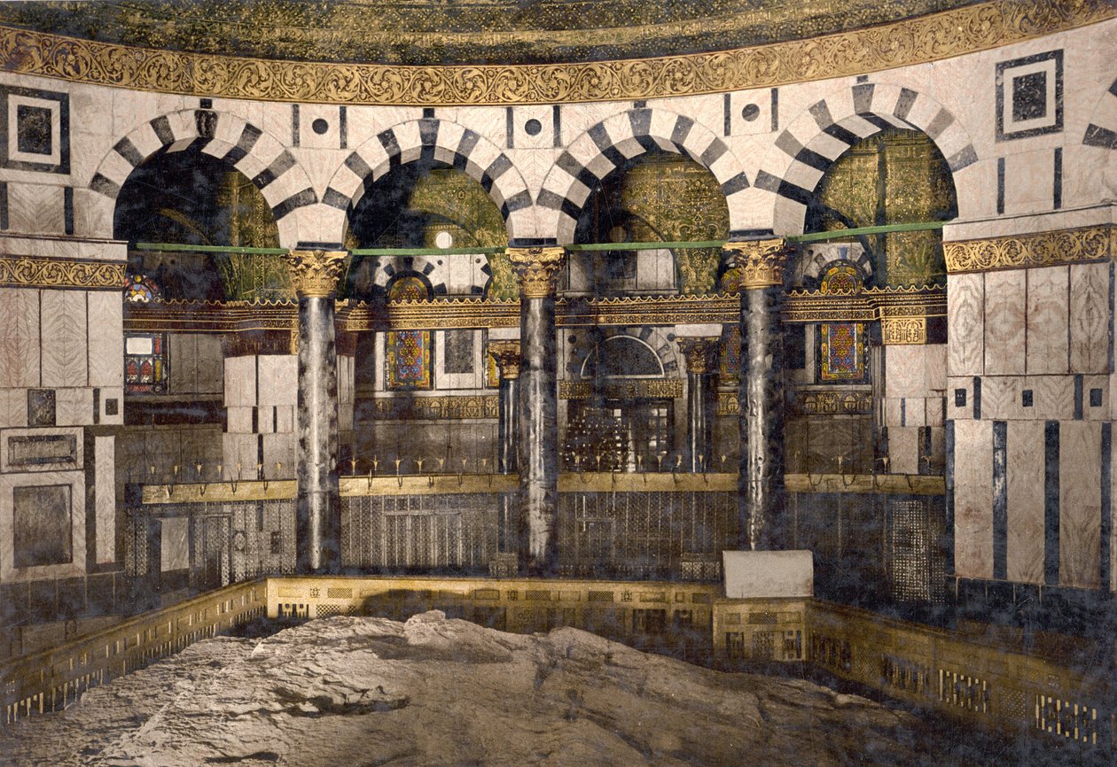 Kivi Omarin moskeijassa, Jerusalemissa, n. 1890 - n. 1900 (valokuvatulostus) tekijältä Detroit Photographic Co.