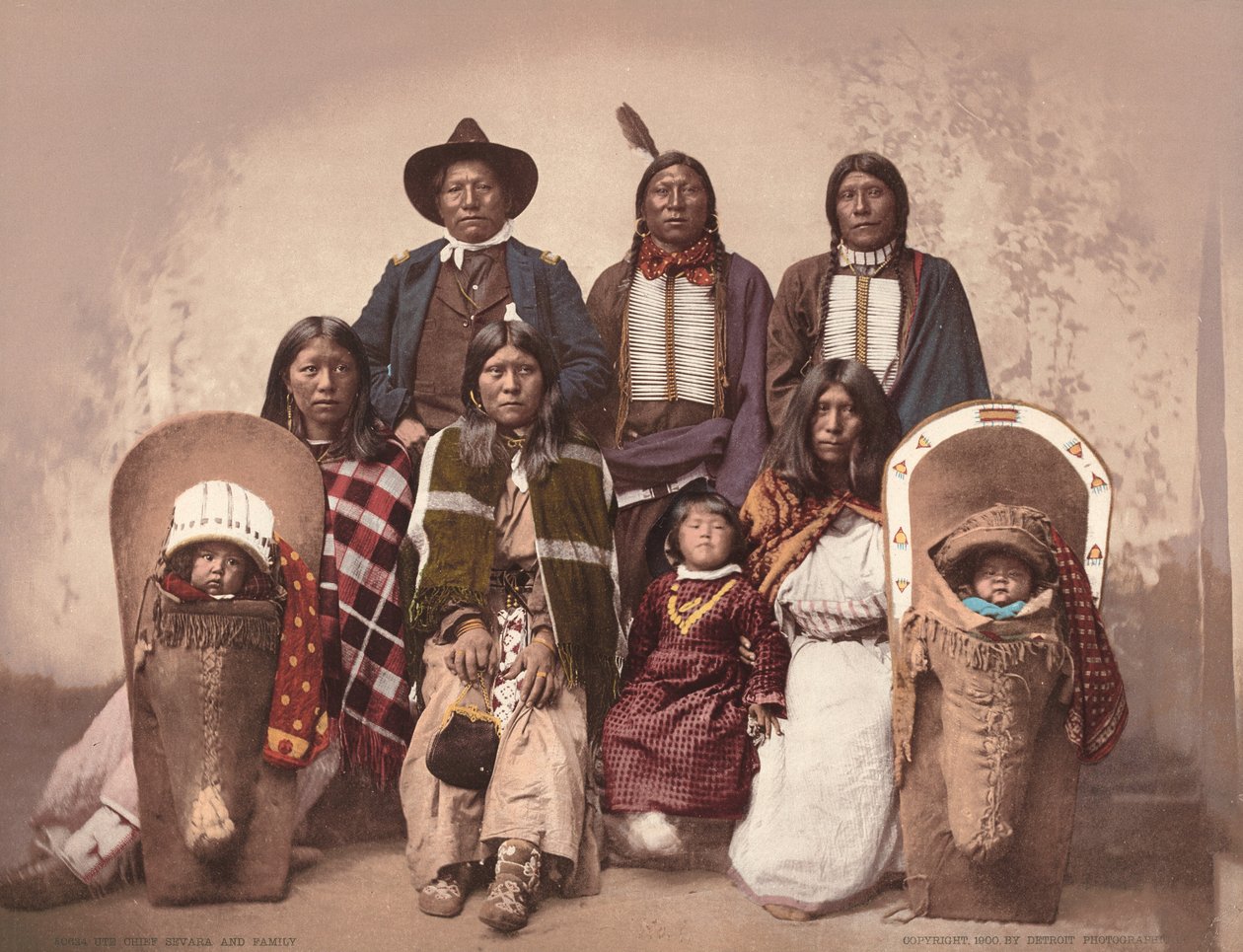 Uten päällikkö Severo ja perhe, n. 1885, julkaistu 1900. Tekijät: Detroit Photography Company, Charles A. Nast. tekijältä Detroit Photographic Company, Charles A. Nast