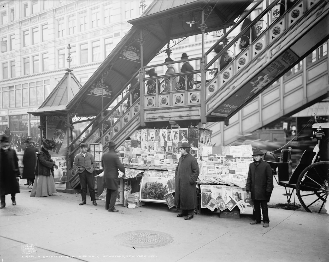 Tyypillinen lehtikioski jalkakäytävällä New Yorkissa, n. 1903 (m/v kuva) tekijältä Detroit Publishing Co.