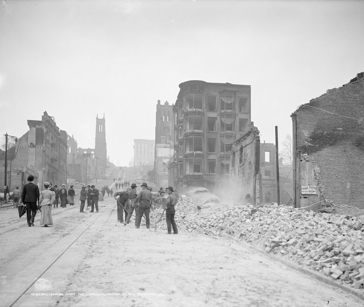 Roskien siivoaminen California Streetillä San Franciscossa tekijältä Detroit Publishing Co.