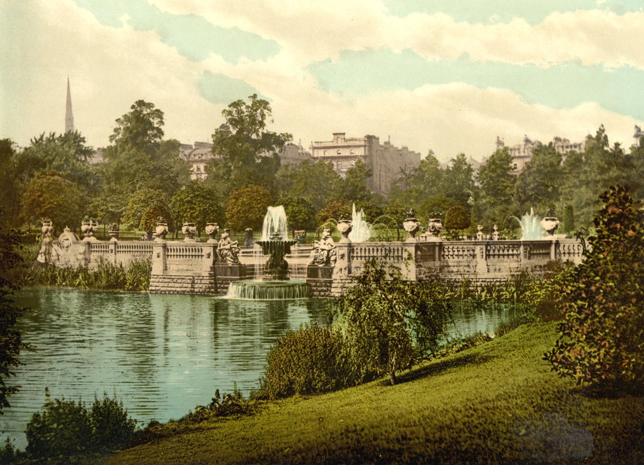 Suihkulähteet Kensington Gardensissa Lontoossa, noin 1890-1900 tekijältä Detroit Publishing Co.