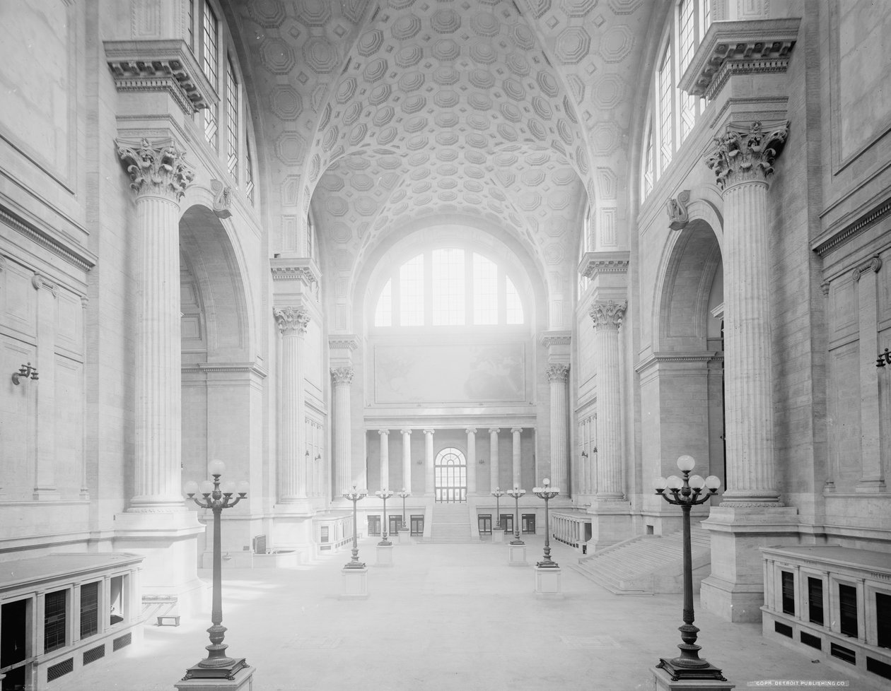 Pääodotushuone, Pennsylvania Station, New York, n. 1910 (b/w kuva) tekijältä Detroit Publishing Co.
