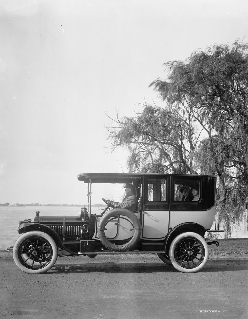 Packard 1912 Limousine tekijältä Detroit Publishing Co.