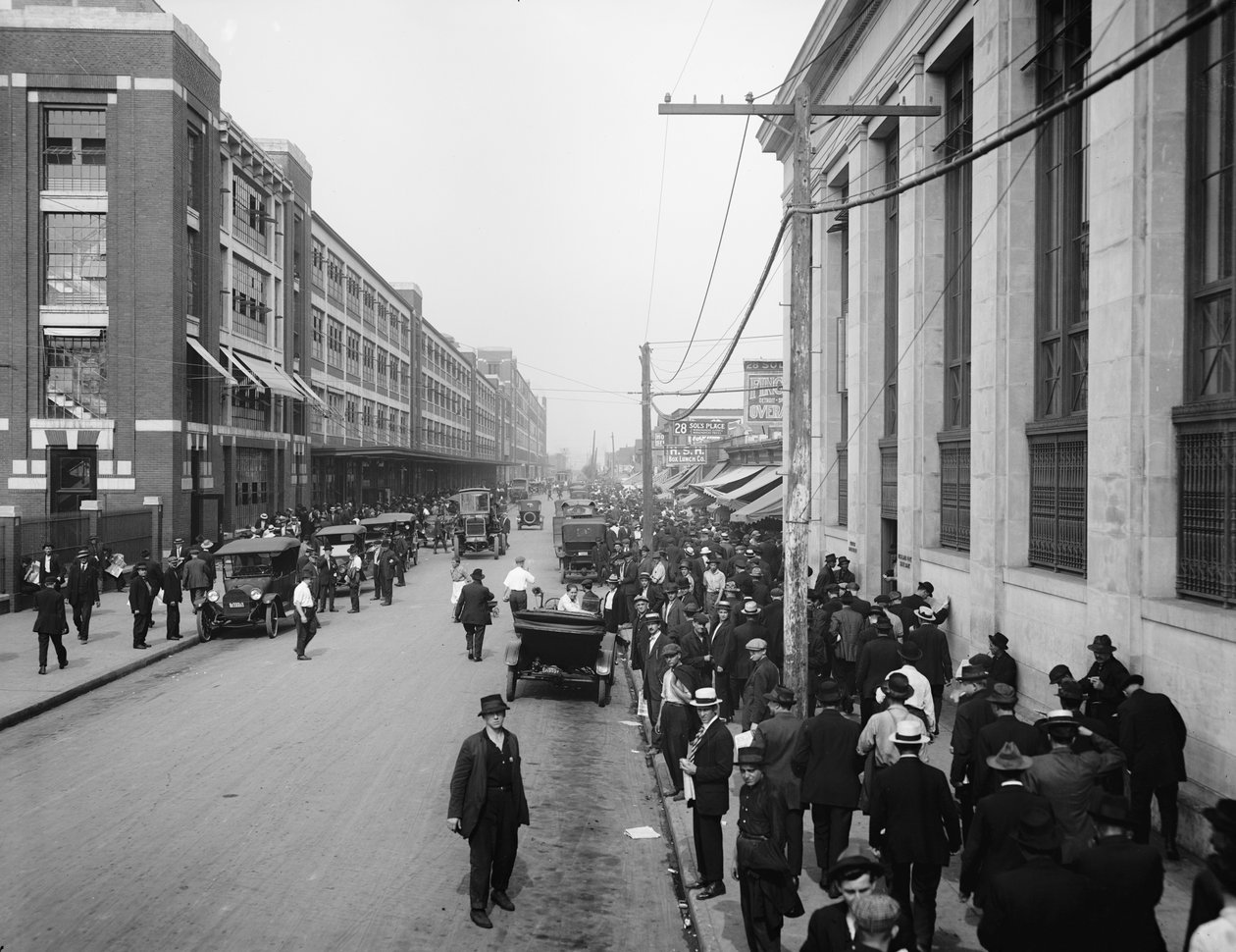 Työntekijöitä Ford Motor Companyn ulkopuolella, Detroit, Michigan, USA, n. 1910 tekijältä Detroit Publishing Co.