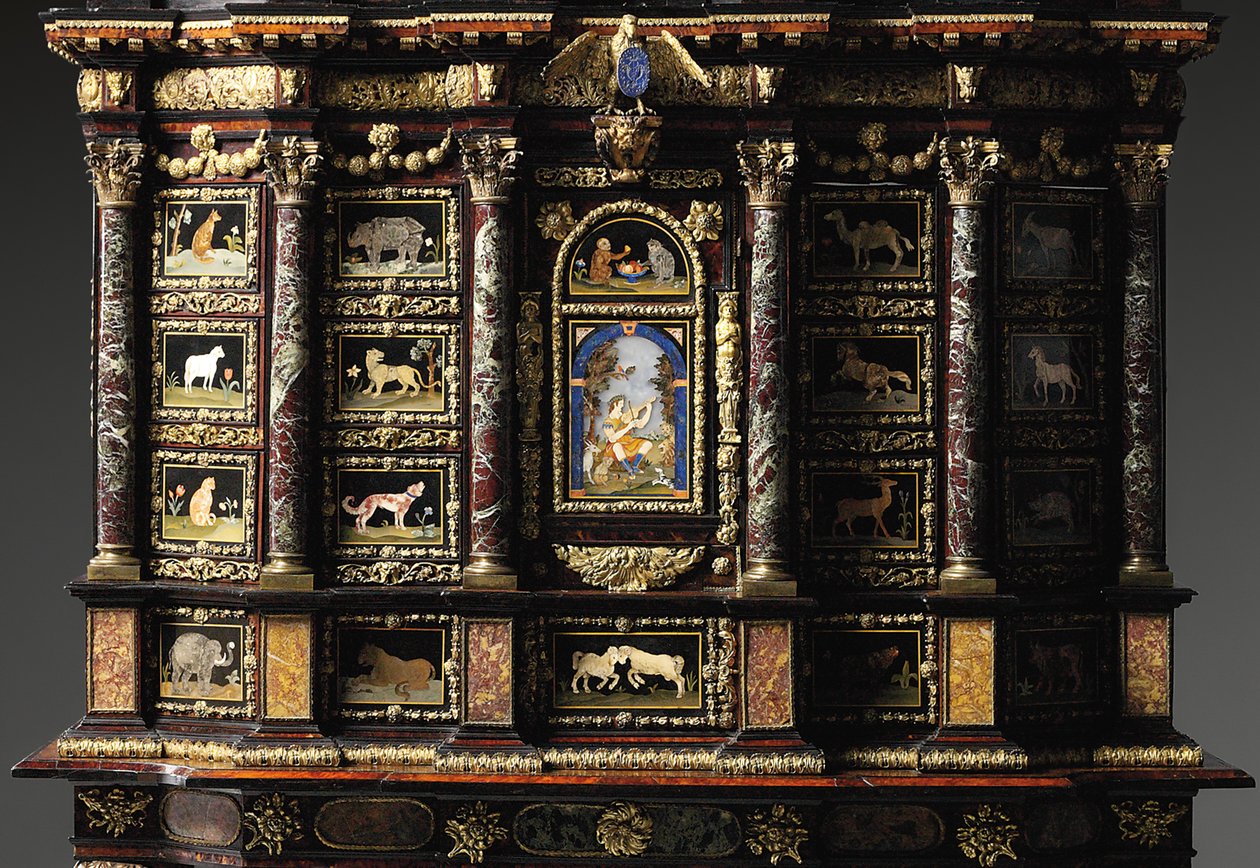 Ludvig XIV:n telinekaappi (kullattu pronssi, pietra dura, kilpikonnankuori, saarni, ebonoitu ja kultakullattu) (katso myös 1766355-6) tekijältä Domenico and Gobelins workshop (attr. to) Cucci