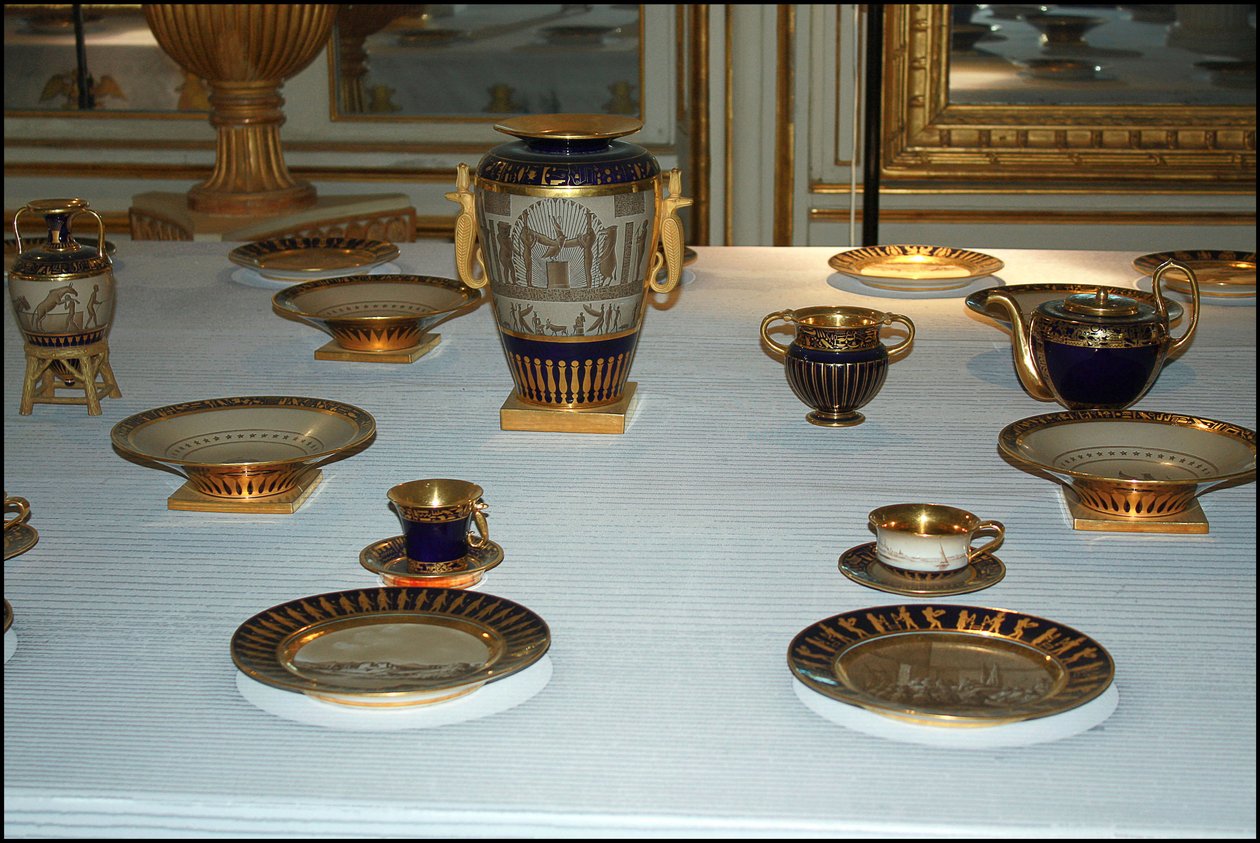 Vivant Denon, "egyptiläinen" posliinipalvelus, Sevres, 1806 (maalattu ja kullattu posliini). tekijältä Dominique Vivant Denon