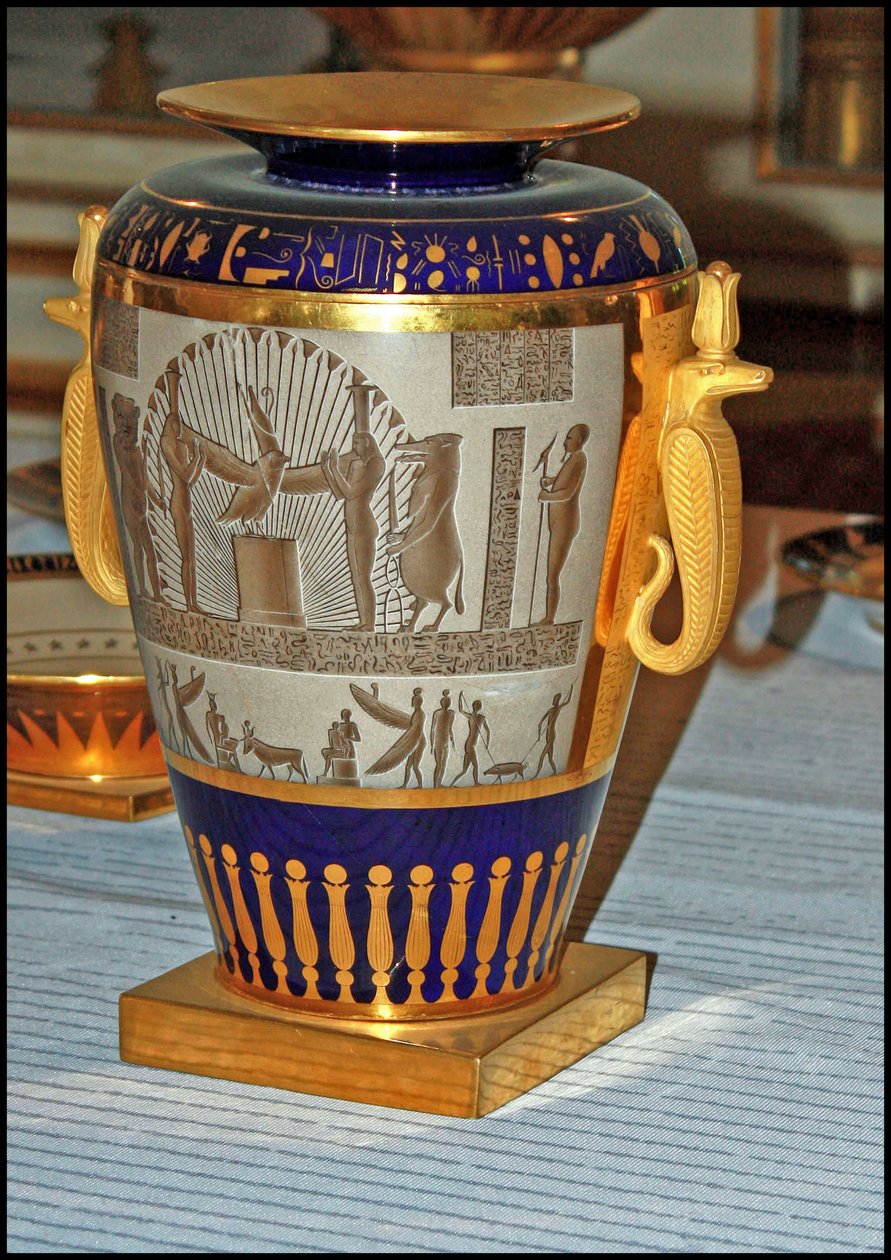 Maljakko, Vivant Denon, Egyptin posliinipalvelu, Sevres, 1806 (posliini maalattu ja kullattu) tekijältä Dominique Vivant Denon