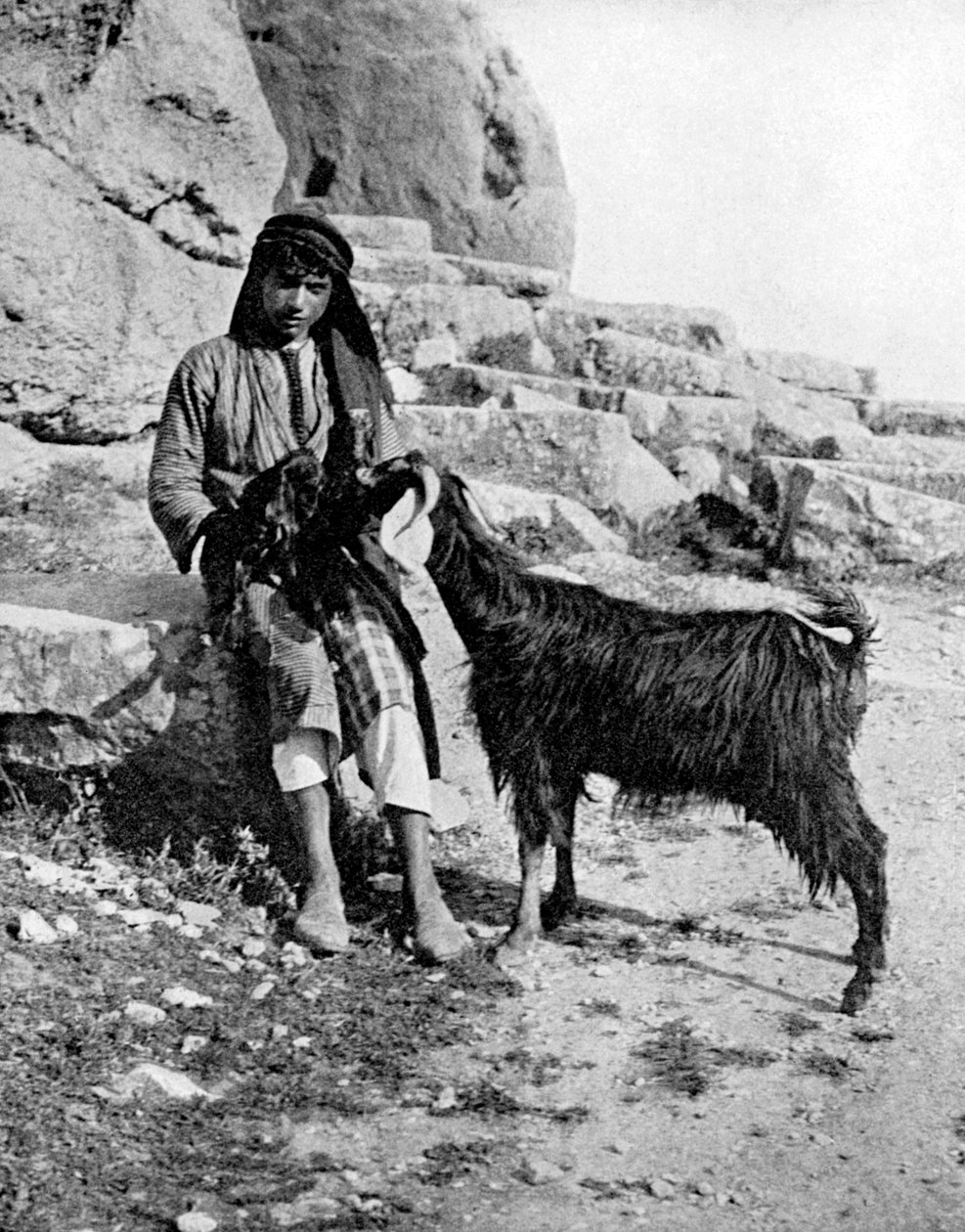 Arabipoika ja vuohi, Lähi-itä, 1936. tekijältä Donald McLeish