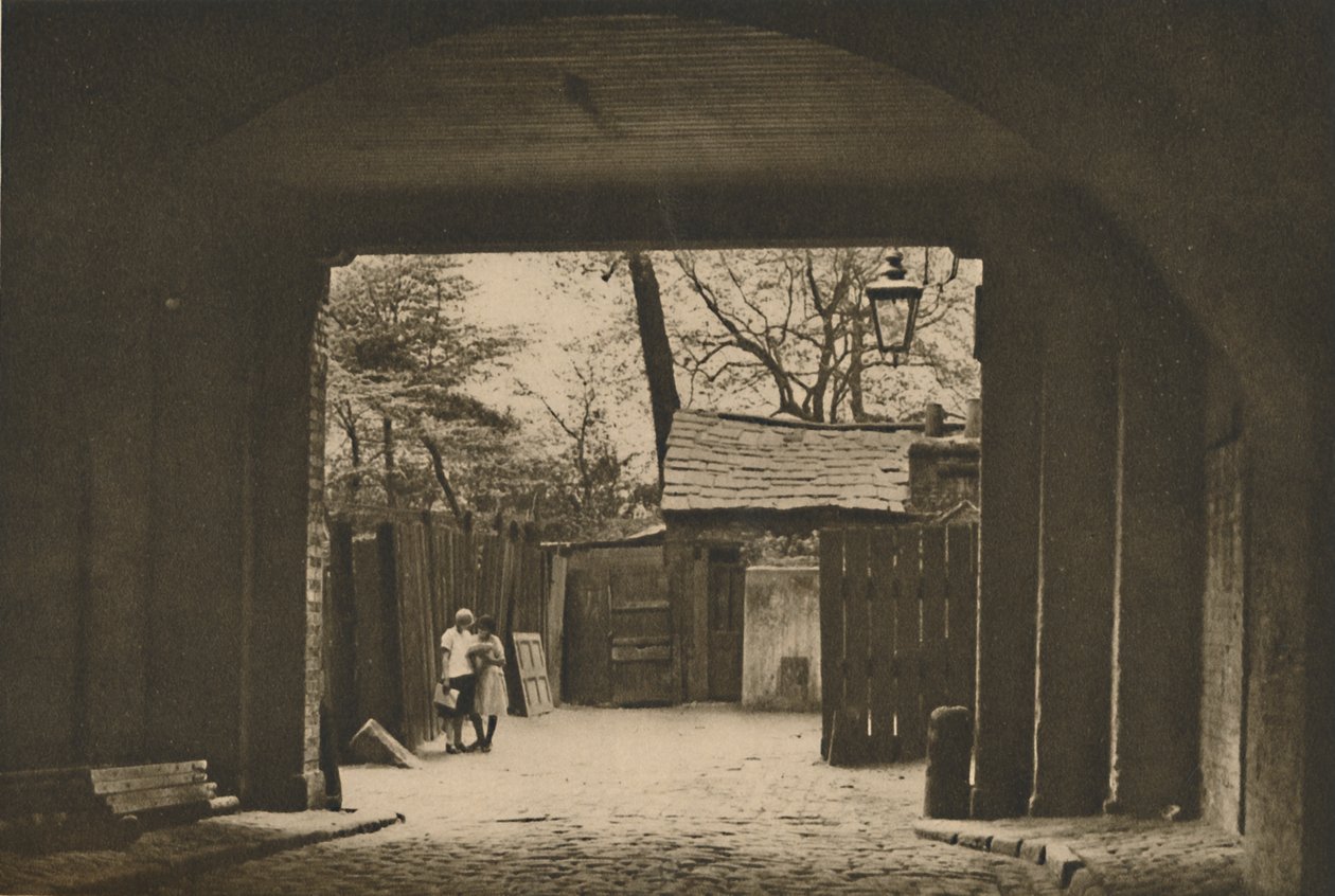 Archways Under The Adelphi: Little Robert Street, nimetty yhden veljen Adamin mukaan, n. 1935. tekijältä Donald McLeish