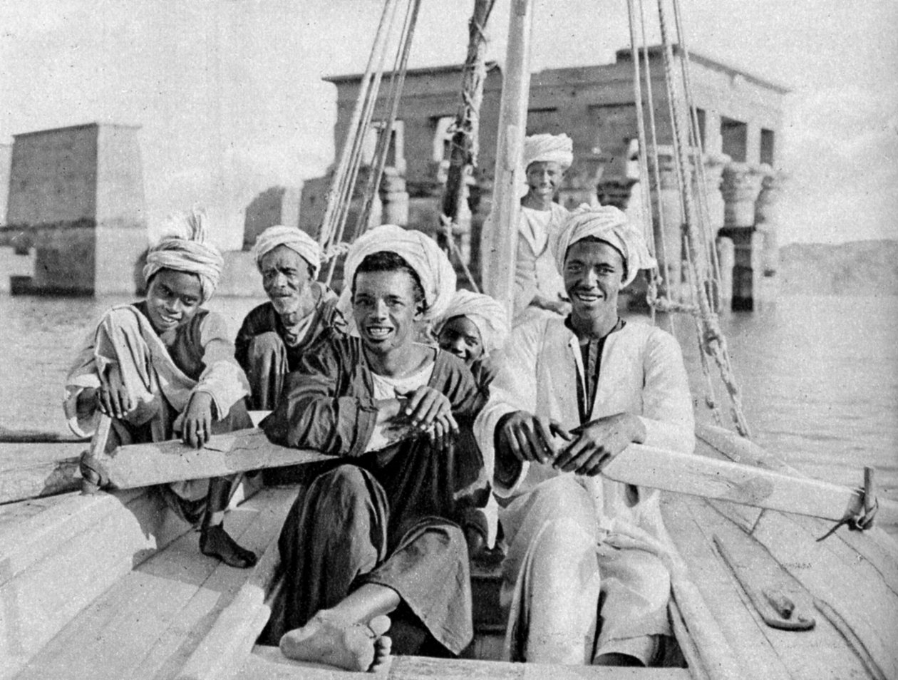 Berberin-veneilijät, tulvinut Philaen saari, Egypti, vuodelta 1922 tekijältä Donald McLeish