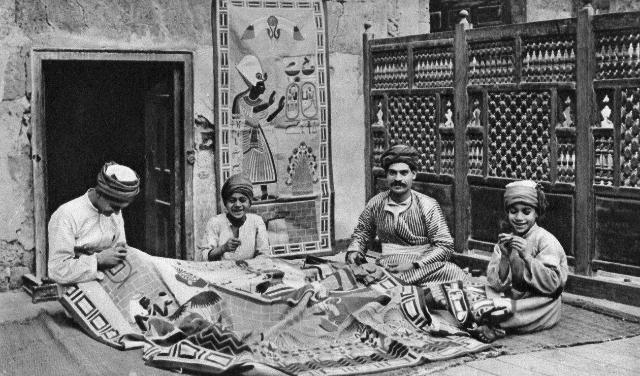 Käsityöläiset, teltantekijät basaari, Kairo, Egypti, v1922. tekijältä Donald McLeish