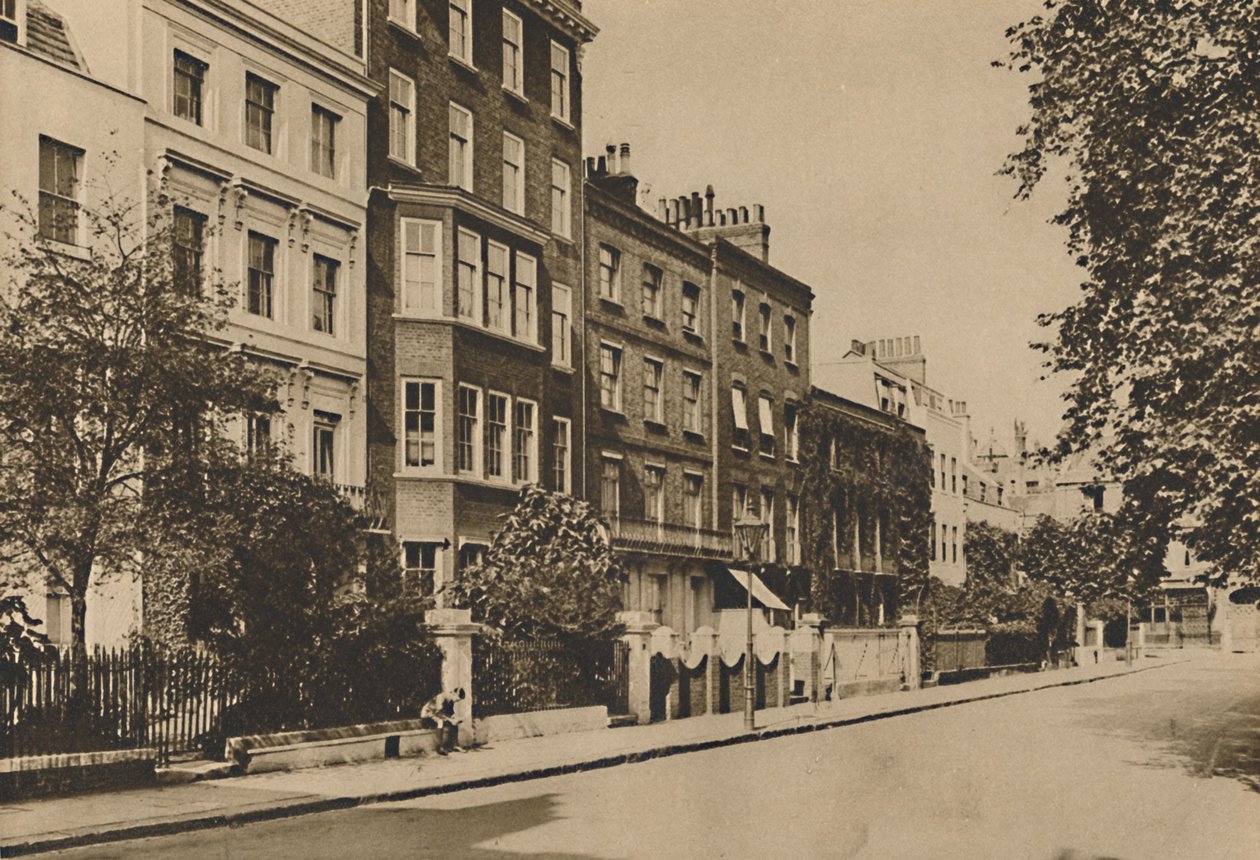 Kensington Square, joka säilyttää edelleen kahden vuosisadan rauhan, vuodelta 1935. tekijältä Donald McLeish