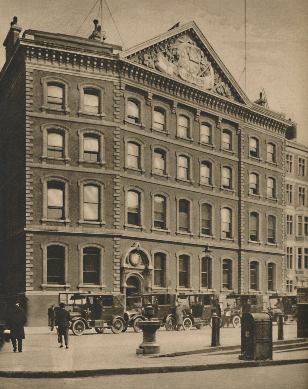 The Timesin toimistot Queen Victoria Streetillä lähellä historiallista paikkaa, n. 1935. tekijältä Donald McLeish