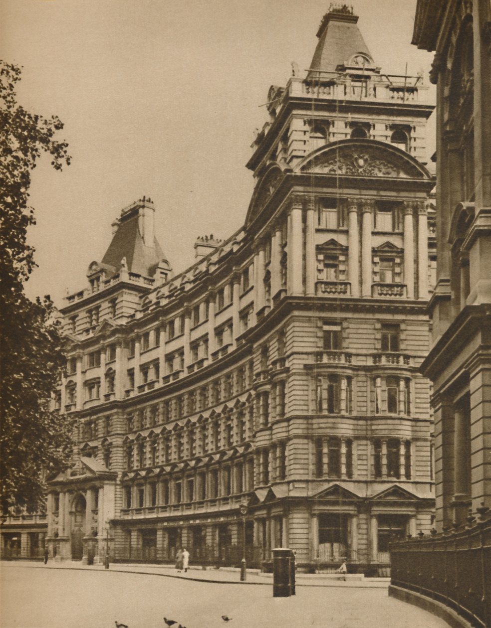 Salisbury House: Palatial Business Premises in the City, n. 1935. tekijältä Donald McLeish