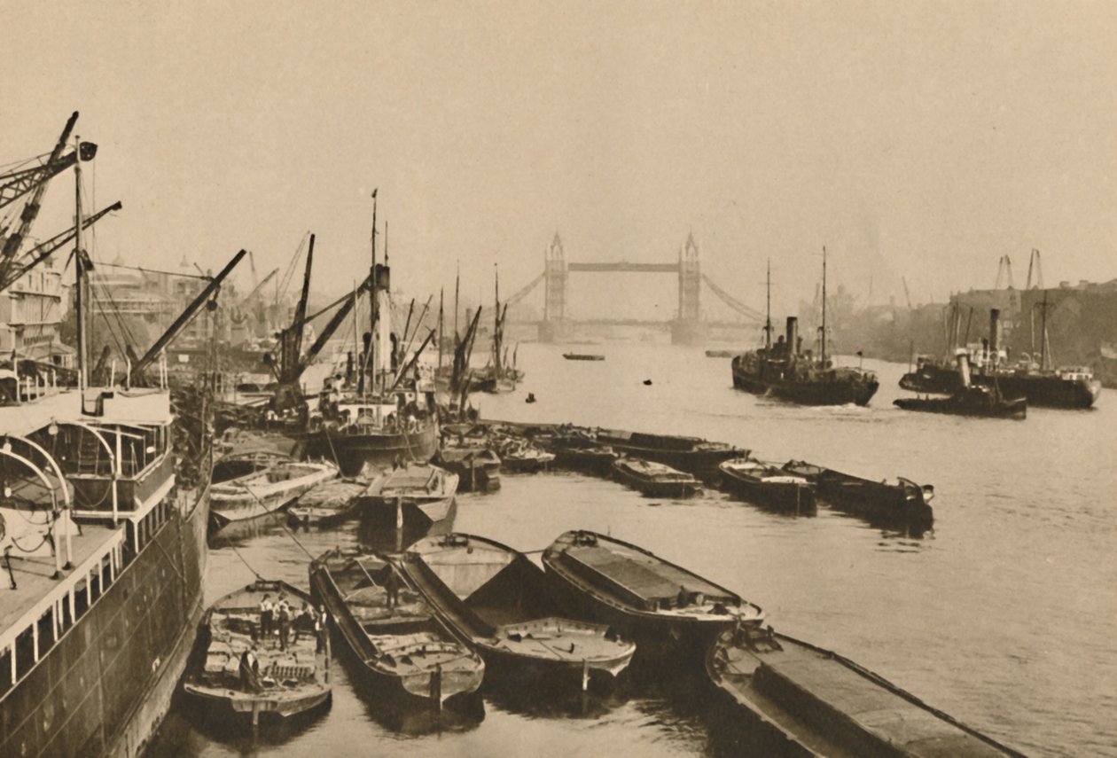Toimitus Lontoon uima-altaalla: Vista London Bridgestä Tower Bridgeen, vuodelta 1935. tekijältä Donald McLeish
