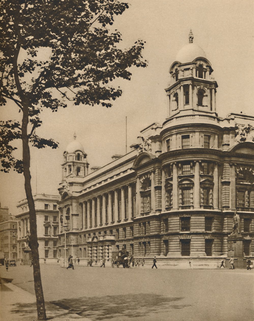 The Brains of Defence: British War Office in Whitehall, n. 1935. tekijältä Donald McLeish