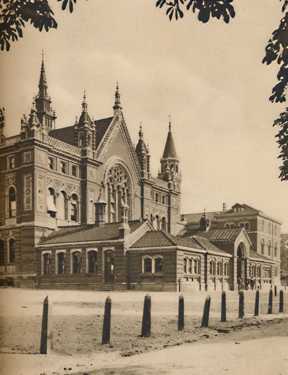 Middle Block and Senior School Dulwich Collegessa, n. 1935. tekijältä Donald McLeish